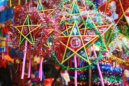 Đồ chơi Trung thu truyền thống "phủ đỏ" Hàng Mã