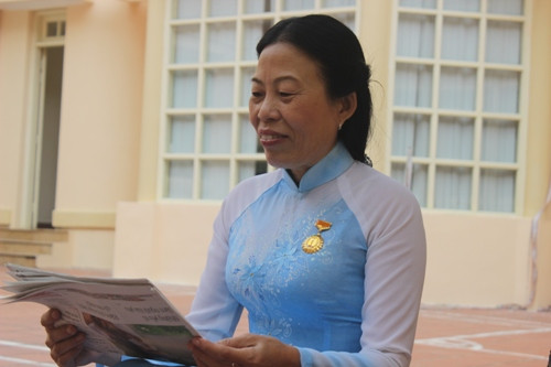 Nữ y sĩ 17 năm đỡ đẻ bằng ánh sáng đèn dầu