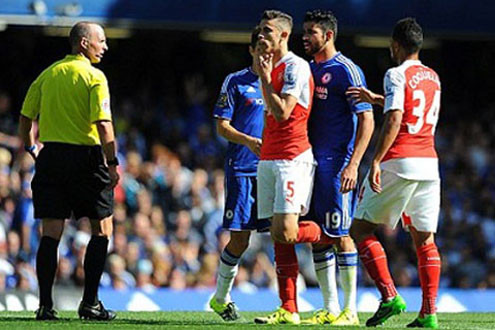 Gabriel trắng án, Diego Costa bị treo giò ba trận