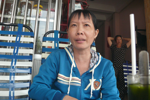 Nữ công nhân mất việc vì nhặt được vàng đã khởi kiện
