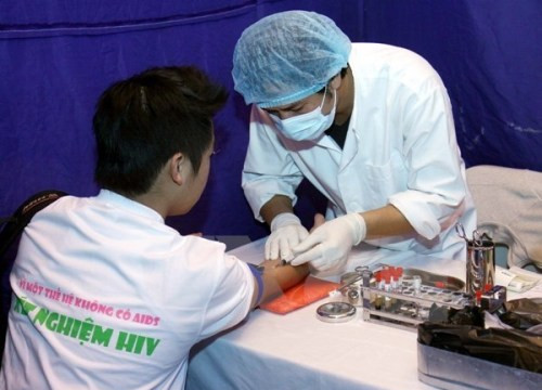 Giảm kinh phí, cắt viện trợ, HIV có nguy cơ bùng phát trở lại