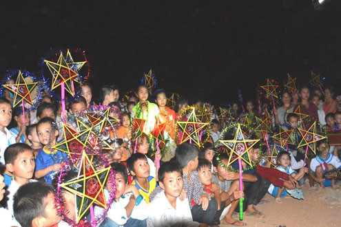 Mang Trung thu yêu thương đến với những bản nghèo