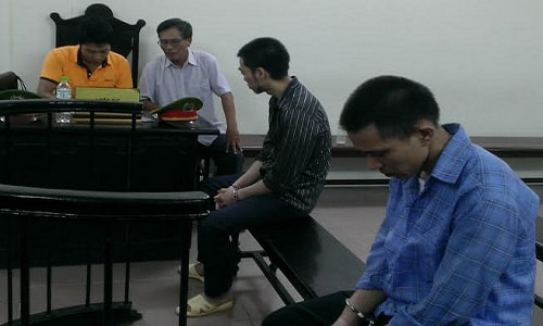 2 đối tượng tống tiền cảnh sát giao thông
