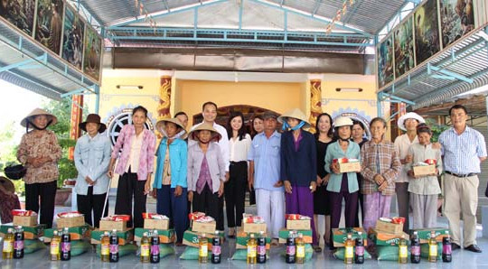 Báo Công lý tặng 150 phần quà cho người nghèo ở Bình Thuận