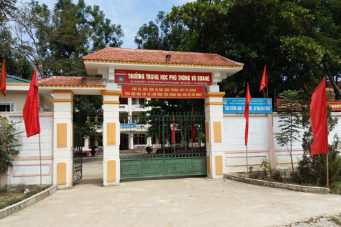 Phó Hiệu trưởng bị kỷ luật vì làm học bạ giả cho người thân