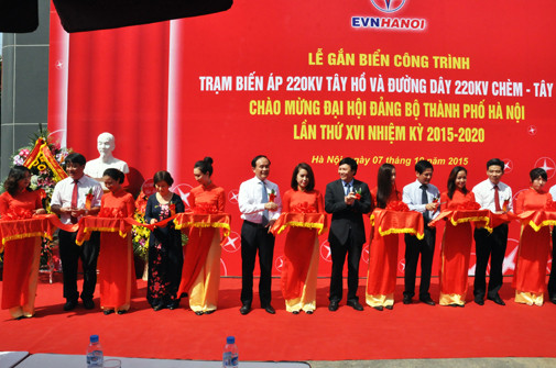 EVN HANOI gắn biển công trình chào mừng Đại hội Đảng bộ Tp. Hà Nội lần thứ XVI
