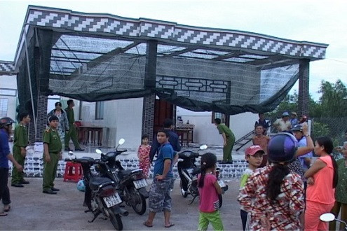 Tin tức xã hội trong ngày 14/10: Lốc xoáy làm 50 căn nhà bị tốc mái ở Tiền Giang
