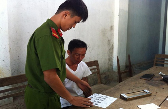 Xin đi nhờ xe, hiếp dâm bé gái cùng thôn