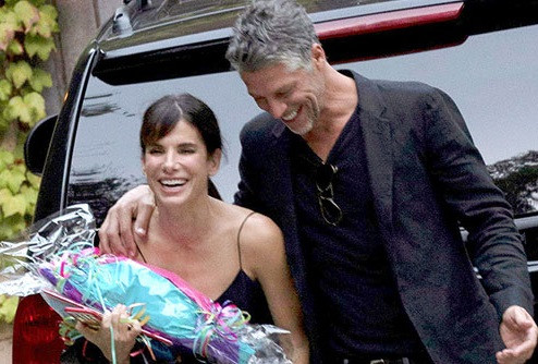 Hoa hậu FBI Sandra Bullock tìm được 'tình mới' ở tuổi 51