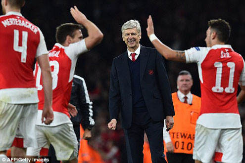 HLV Wenger: “Petr Cech bảo vệ tốt khung thành như Neuer”