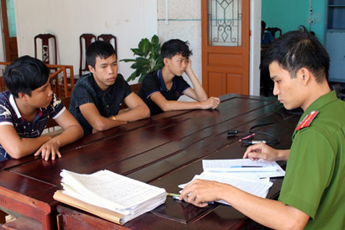 Bắt nhóm đối tượng lừa đảo bằng chiêu thức trúng thưởng qua điện thoại