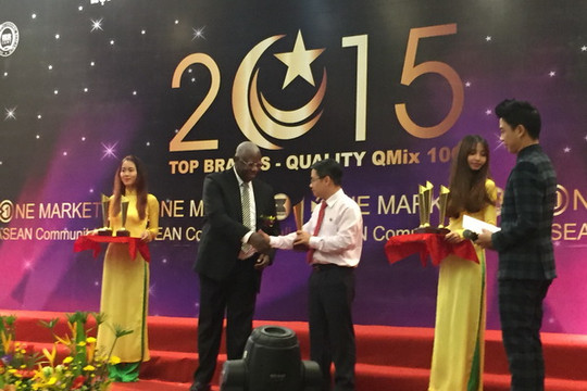 Sacombank đạt giải thưởng Doanh nghiệp chất lượng Qmix 100:2015