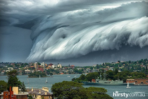Đám mây khổng lồ kỳ quái xuất hiện trên bầu trời Sydney