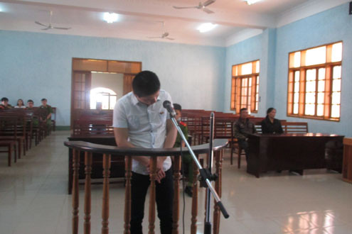 Đâm thấu ngực "tình địch" vì bị khiêu khích