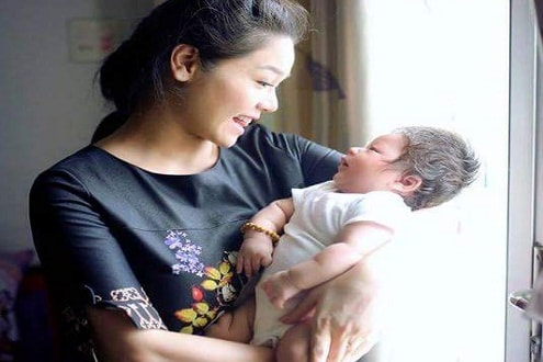 Nhật Kim Anh khoe ảnh con trai 2 tháng tuổi