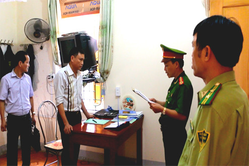 Thầy giáo bản và nỗ lực vận động học sinh đến trường