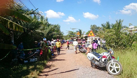 Long An: Ba mẹ con tử vong trên cổ đều có vết cắt sâu