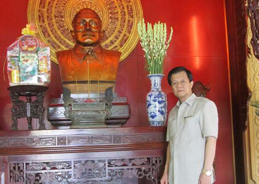 Đồng chí Lê Hồng Quang, nguyên Phó Chánh án TANDTC, Phó Bí thư Thường trực Tỉnh ủy Tiền Giang thăm Khu lưu niệm Chủ tịch Tôn Đức Thắng