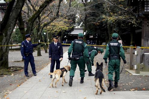 Nhật Bản: Ngôi đền chiến tranh Yasukuni rung chuyển vì nổ lớn