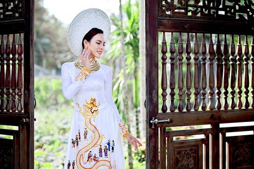 Hoa hậu Siêu quốc gia 2015: Lệ Quyên "trượt" phần thi Trang phục truyền thống