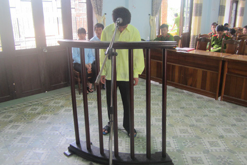 Mượn xe bạn cầm cố để trả nợ tiền chơi game
