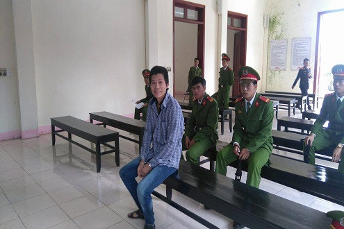 Gặp công an, vứt bỏ heroin chạy trốn