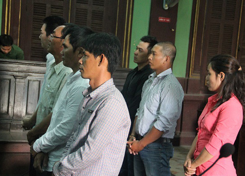 Xét xử phúc thẩm vụ án mua bán giấy tờ xe giả