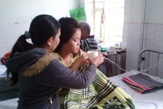 Đốt than sưởi ấm, vợ chồng nhập viện, con 1 tuổi tử vong