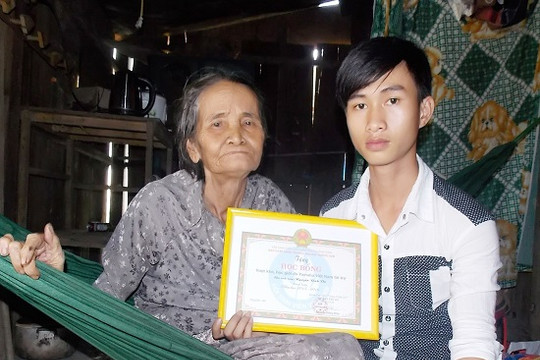 Chàng sinh viên nghèo với mơ trở thành thầy giáo