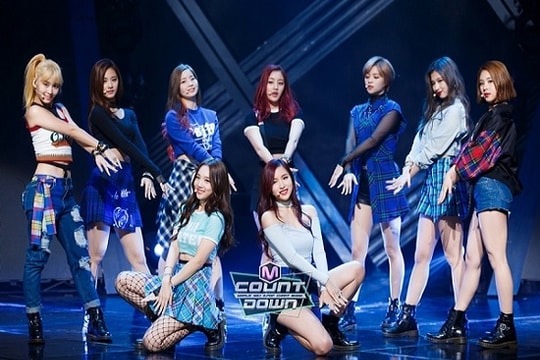 Twice là tân binh Kpop sở hữu MV nhiều lượt xem nhất 2015