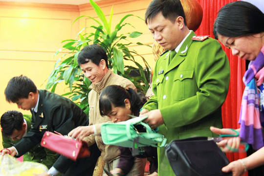 Tin tức kinh tế ngày 15/12: Tiêu hủy 1.234 sản phẩm giả mạo nhãn hiệu