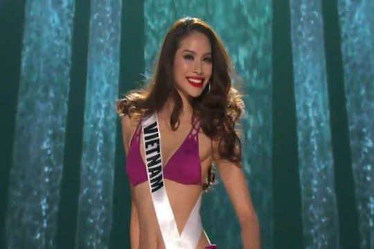 Phạm Hương nóng bỏng diện bikini trong đêm bán kết Miss Universe