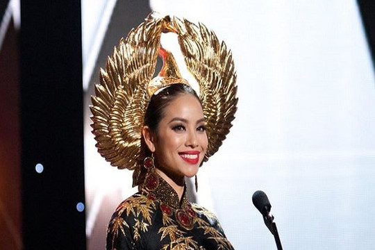 Phạm Hương mặc quốc phục tại Bán kết Miss Universe 2015