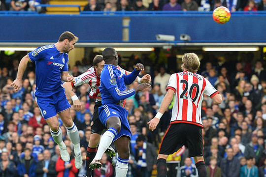 Jose Mourinho làm gì trong ngày Chelsea thắng trở lại?