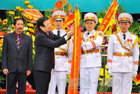 Nhà hát Nghệ thuật Đương đại Việt Nam và Bệnh viện Hữu nghị đón nhận danh hiệu AHLĐ