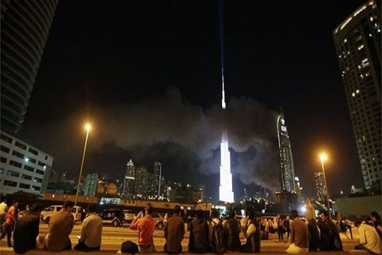 Cháy lớn tại khách sạn bậc nhất Dubai vào đêm Giao thừa