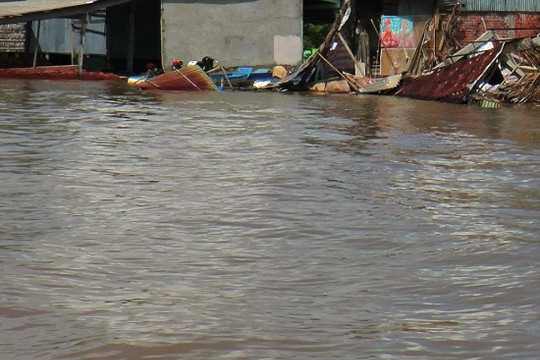 Điều khiển vỏ máy đâm ghe hàng, 1 người tử vong