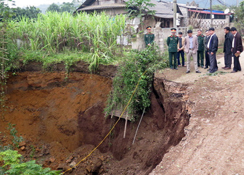 Hố sụt lún tại Bắc Kạn tạm thời được khắc phục