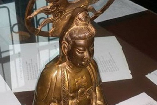 Nữ nhân viên giao hàng trộm cắp tượng phật Quan thế âm Bồ tát