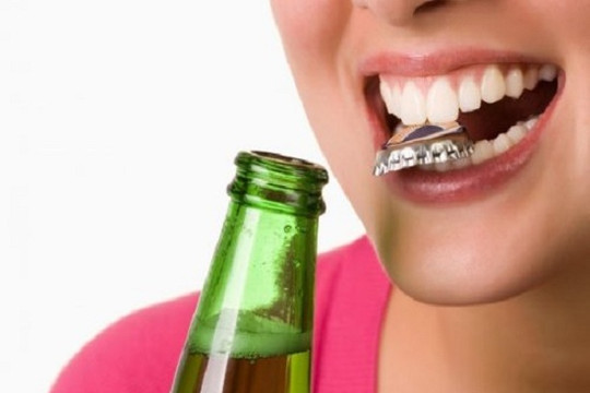 Những thói quen xấu gây hại cho răng