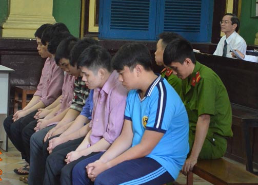 Mâu thuẫn từ tiếng nẹt pô xe và… 84 năm ân hận
