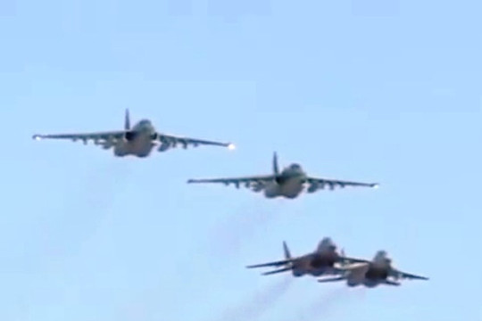 Tiêm kích Syria "song kiếm hợp bích" cùng chiến đấu cơ Nga tấn công IS