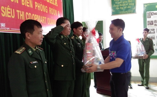 Co.opmart kết nghĩa với Đồn biên phòng Roòn