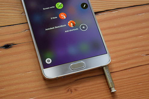 Galaxy Note 5 đã khắc phục được lỗi chèn S Pen