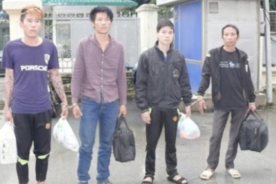 Di lý 4 đối tượng trốn nã nguy hiểm từ phía Nam về Thanh Hóa