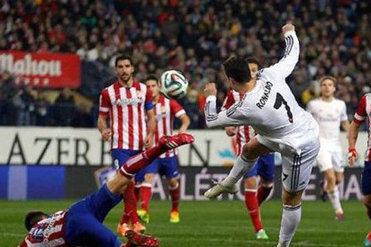 Real và Atletico Madrid tạm thoát nạn