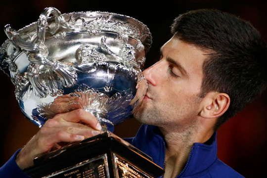 Sáu lần vô địch Australian Open, Djokovic sánh ngang Roy Emerson