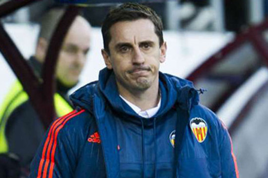 Thảm họa thua 0-7 không làm Gary Neville từ chức
