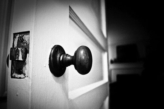 Đề phòng trộm cắp vào nhà khi đi vắng lâu ngày