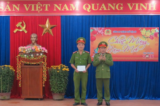 Bắt đối tượng cướp giật tài sản của du khách trước thềm năm mới